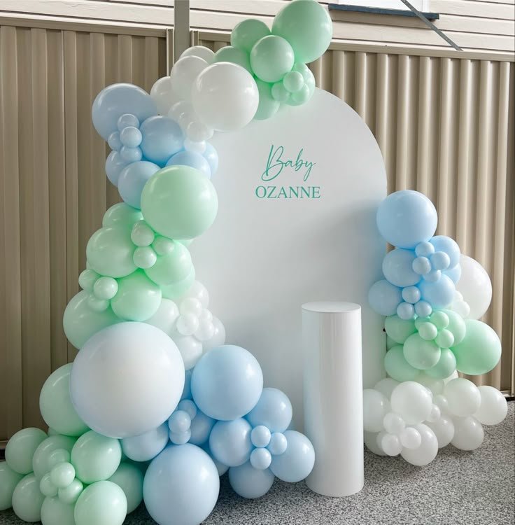 decoracion globos pastel azul y menta